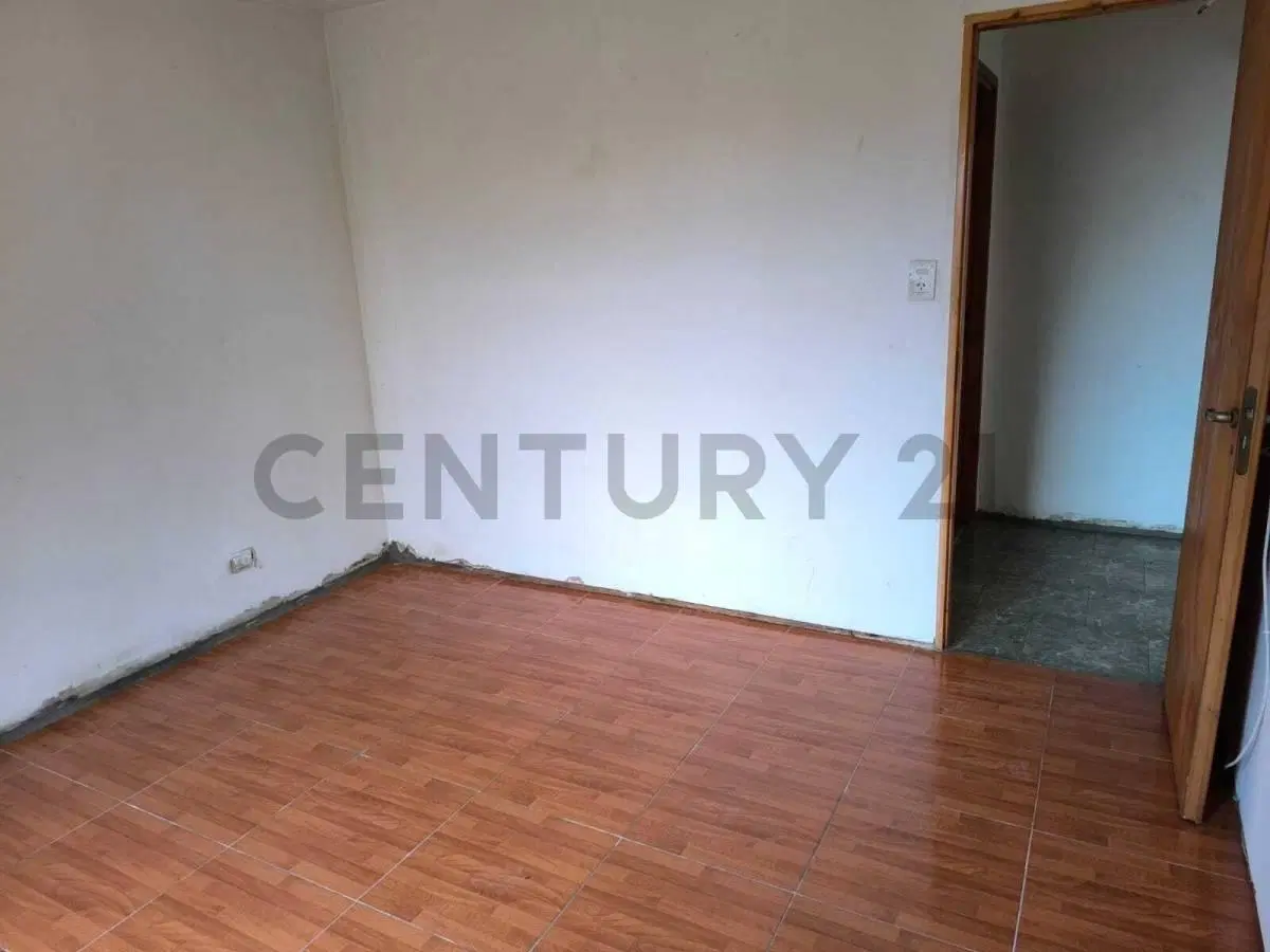 Venta casa a reciclar en lote la plata 3