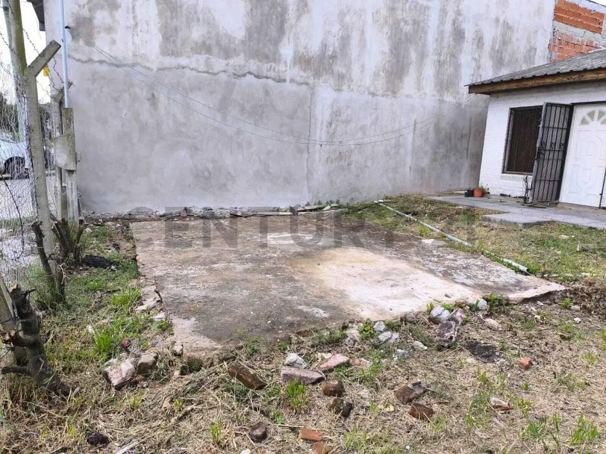 Venta casa a reciclar en lote la plata 4