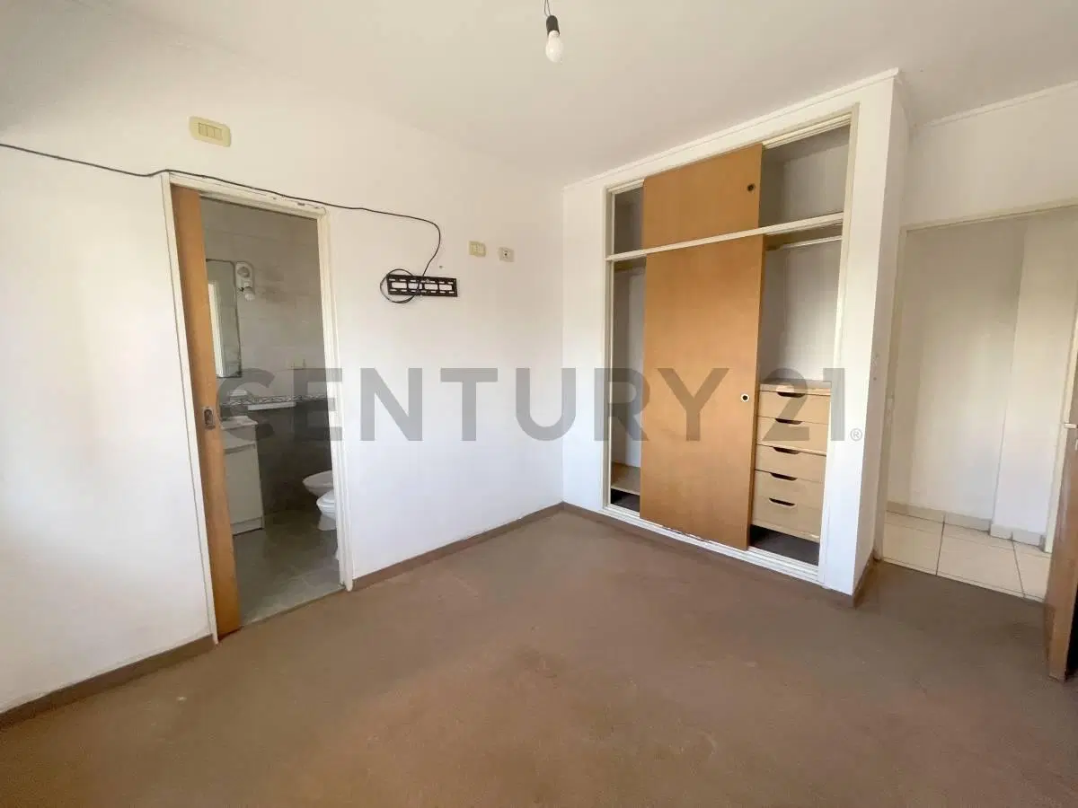 Departamento en venta en La Plata de 2 dormitorios al frente con cochera 8