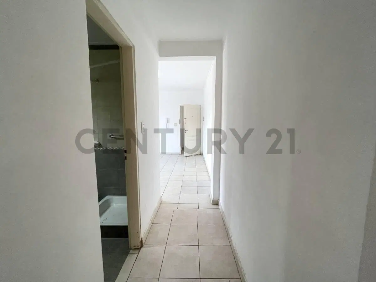 Departamento en venta en La Plata de 2 dormitorios al frente con cochera 3