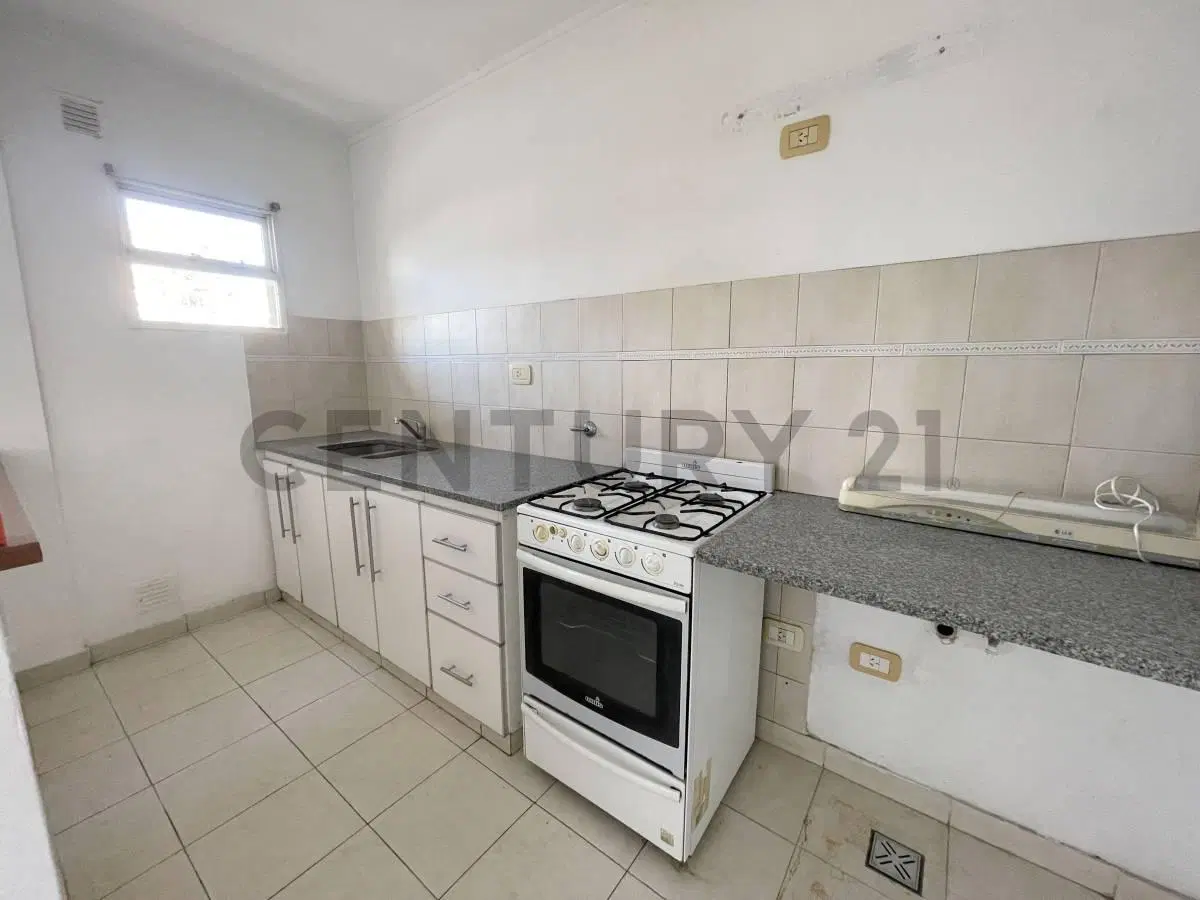 Departamento en venta en La Plata de 2 dormitorios al frente con cochera 5