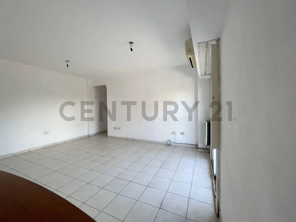 Departamento en venta en La Plata de 2 dormitorios al frente con cochera 2