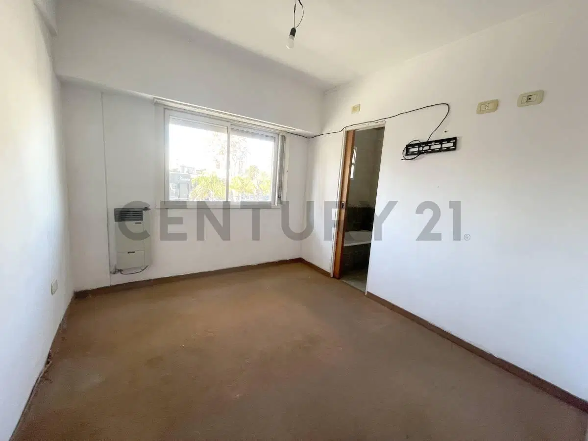 Departamento en venta en La Plata de 2 dormitorios al frente con cochera 4