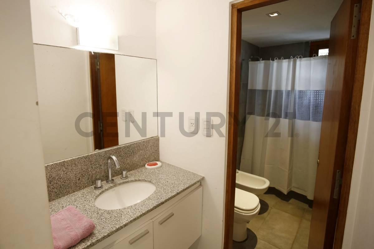 Foto de CASA EN VENTA EN GONNET ENTRE CAMINOS DE 5 DORMITORIOS, imagen 3
