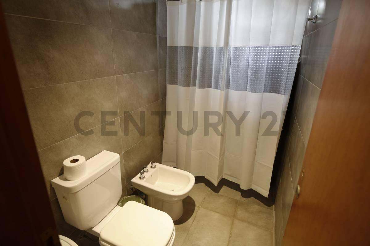 Foto de CASA EN VENTA EN GONNET ENTRE CAMINOS DE 5 DORMITORIOS, imagen 5