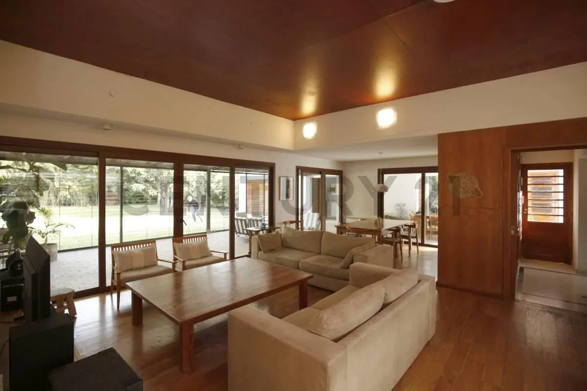 CASA EN VENTA EN GONNET ENTRE CAMINOS DE 5 DORMITORIOS 4