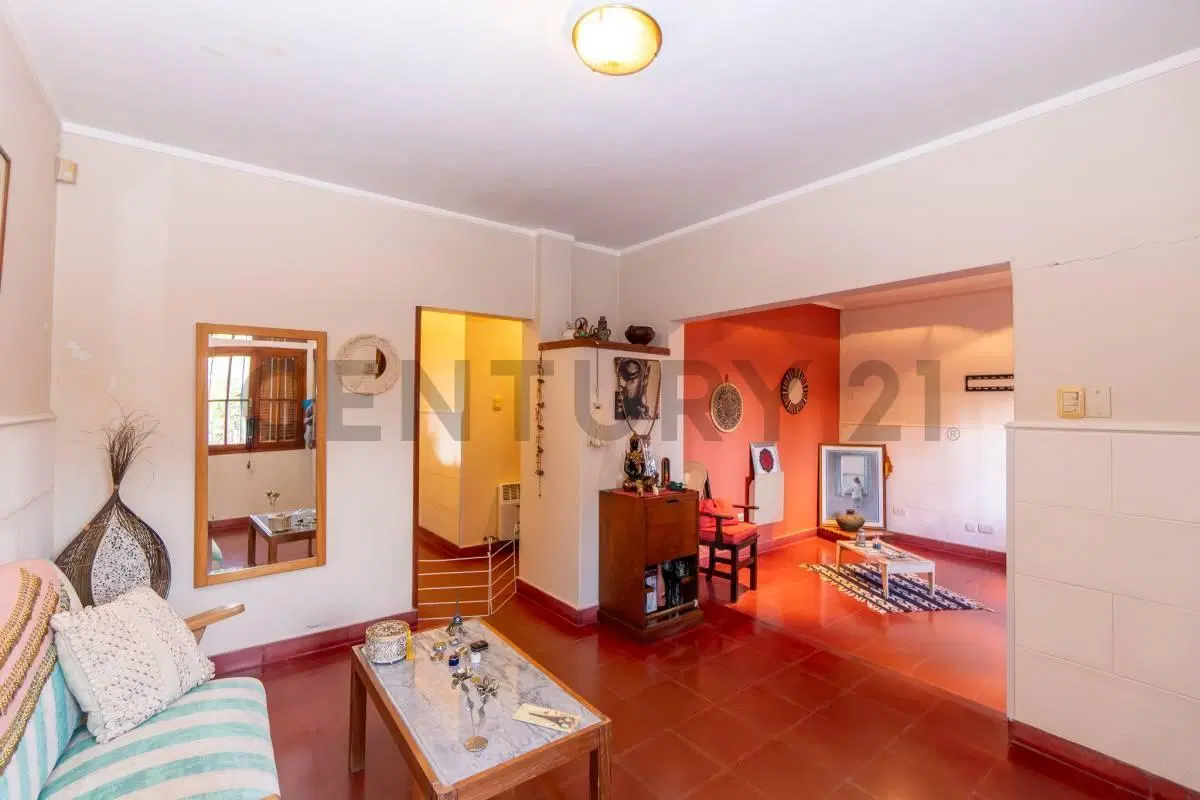 Casa en venta en La Plata de 4 dormitorios, 2 baños y gran parque en La Plata 2