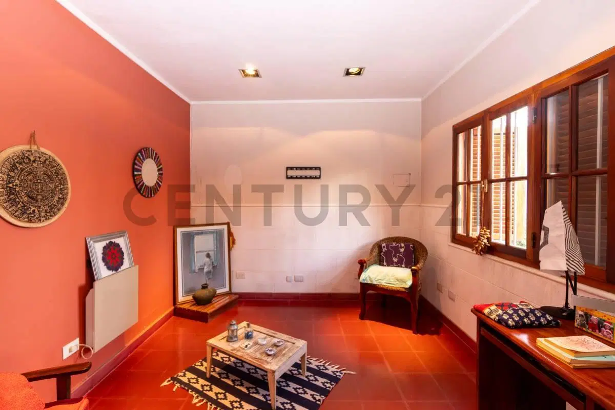 Casa en venta en La Plata de 4 dormitorios, 2 baños y gran parque en La Plata 8