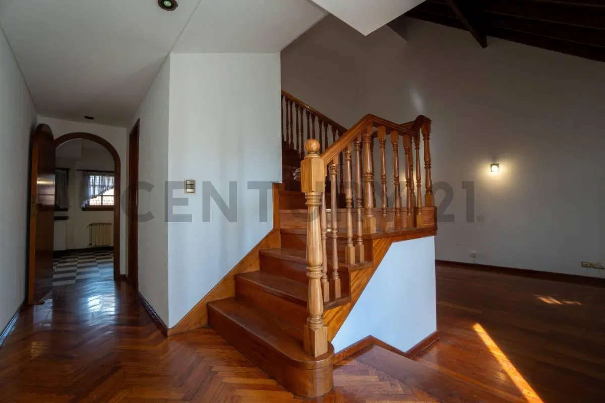 Chalet en venta Barrio Parque Bernal 3