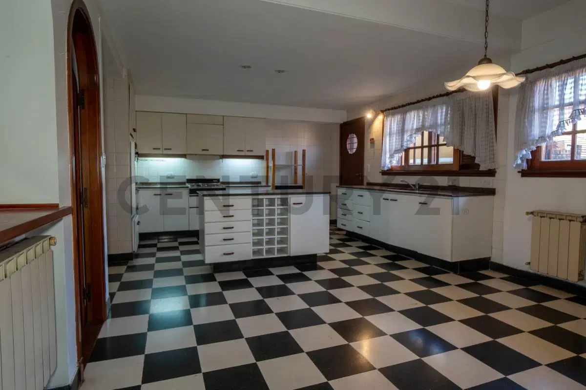 Chalet en venta Barrio Parque Bernal 8