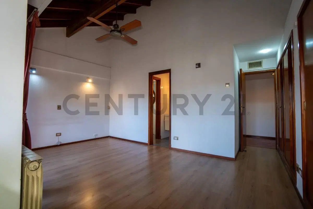 Chalet en venta Barrio Parque Bernal 5