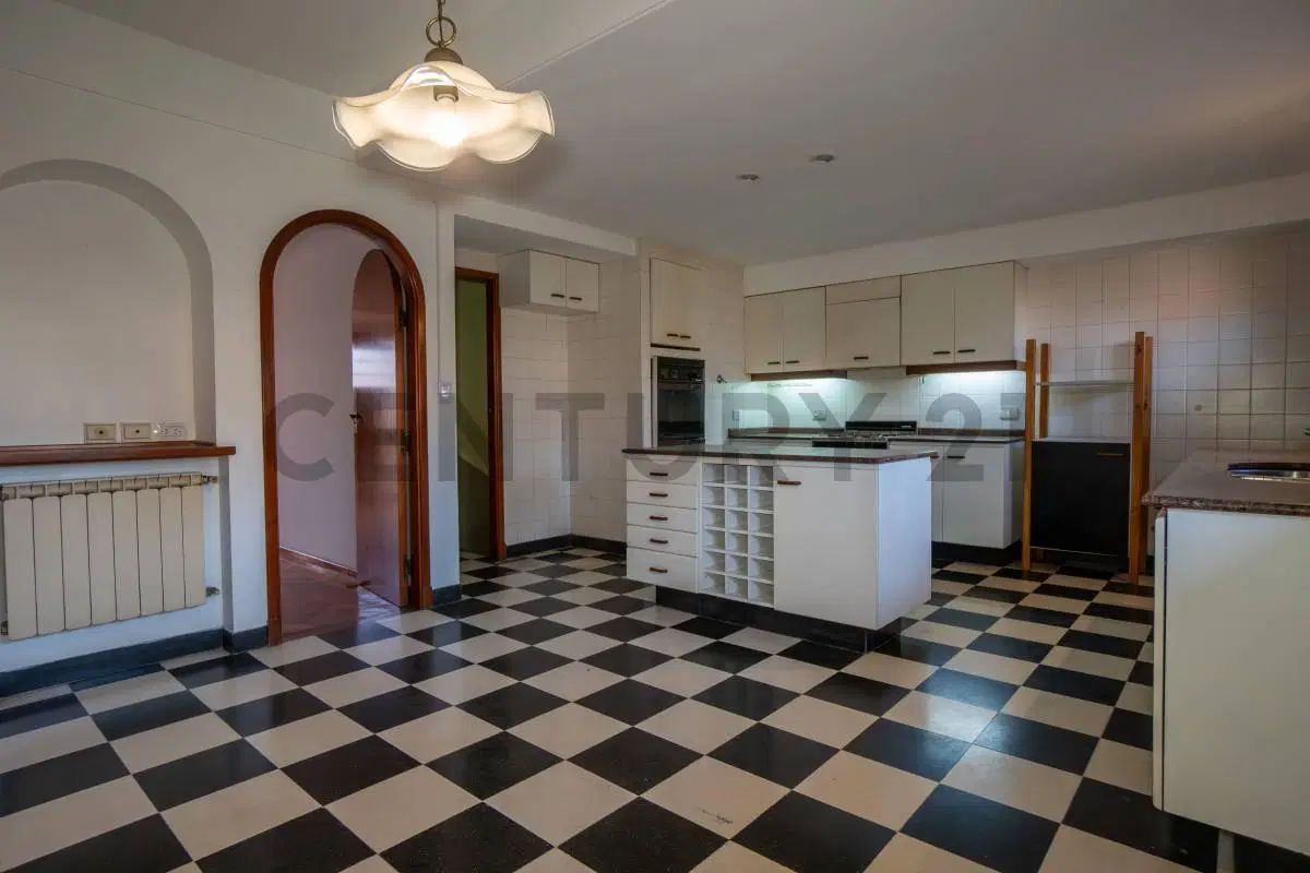 Chalet en venta Barrio Parque Bernal 2