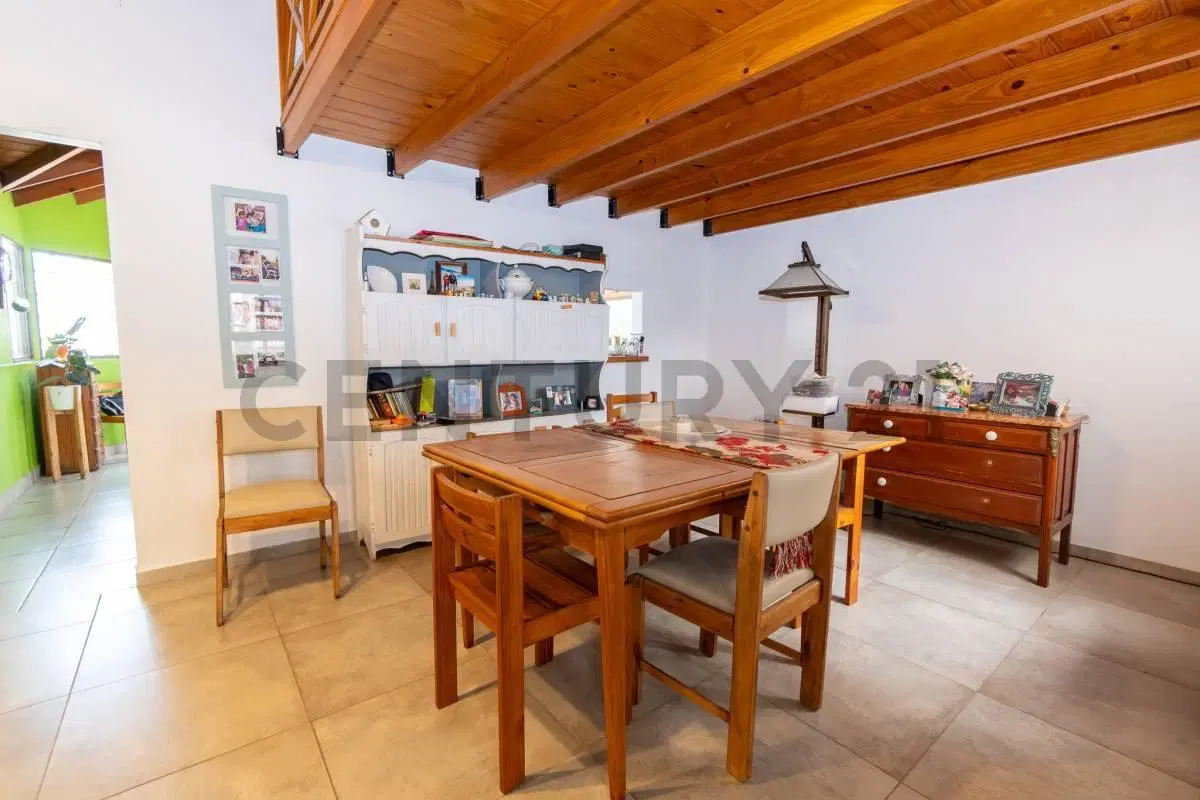 Casa en venta en La Plata de 2 dormitorios jardin y patio 5