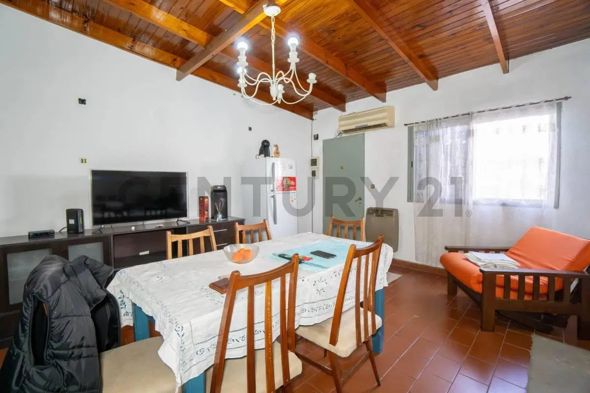 Ph en venta 1 dormitorio con patio Los Hornos 2