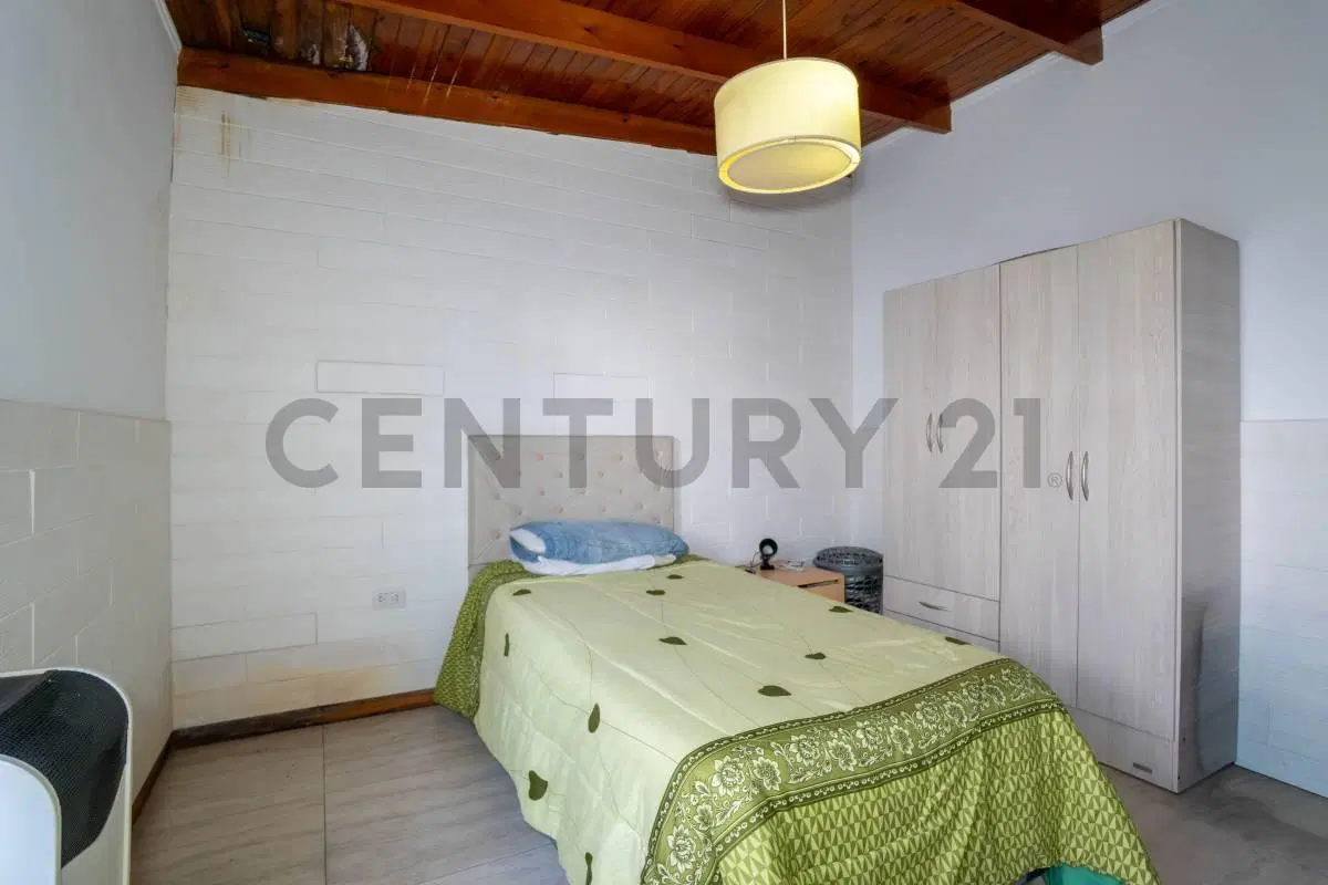 Ph en venta 1 dormitorio con patio Los Hornos 5