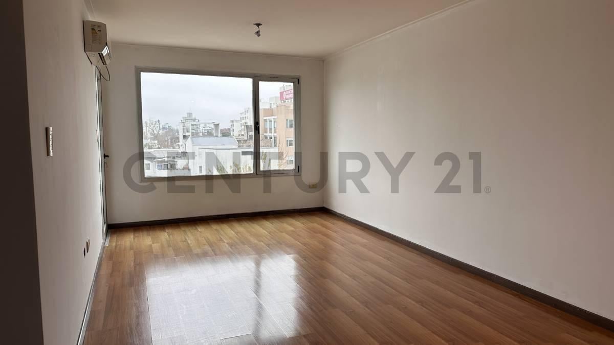 Foto de Departamento de 1 Dormitorio con cochera En Alquiler, imagen 3