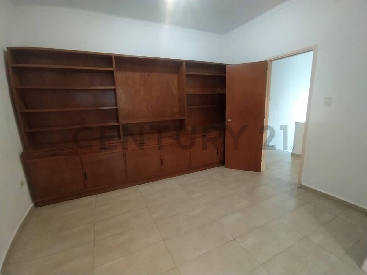 Foto de PH en venta en La Plata, imagen 2
