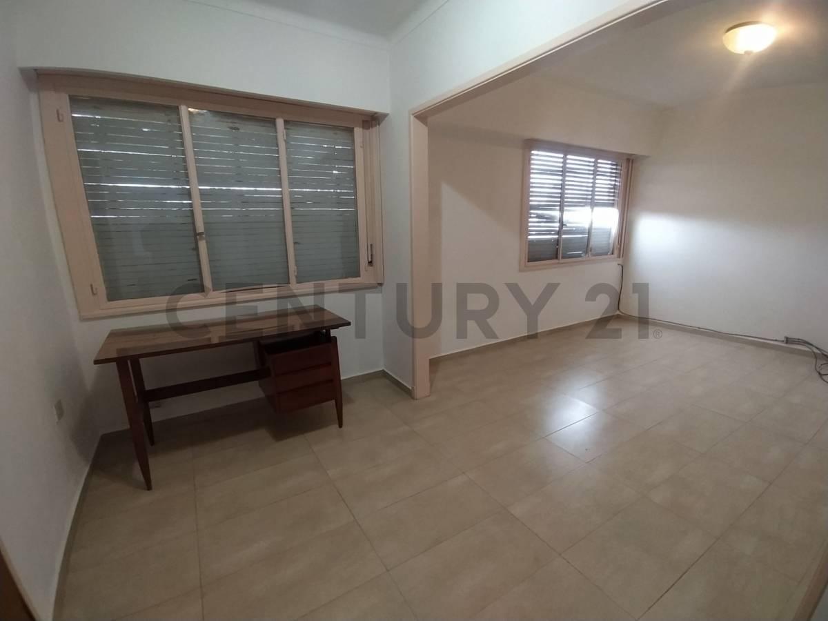 Foto de PH en venta en La Plata, imagen 1