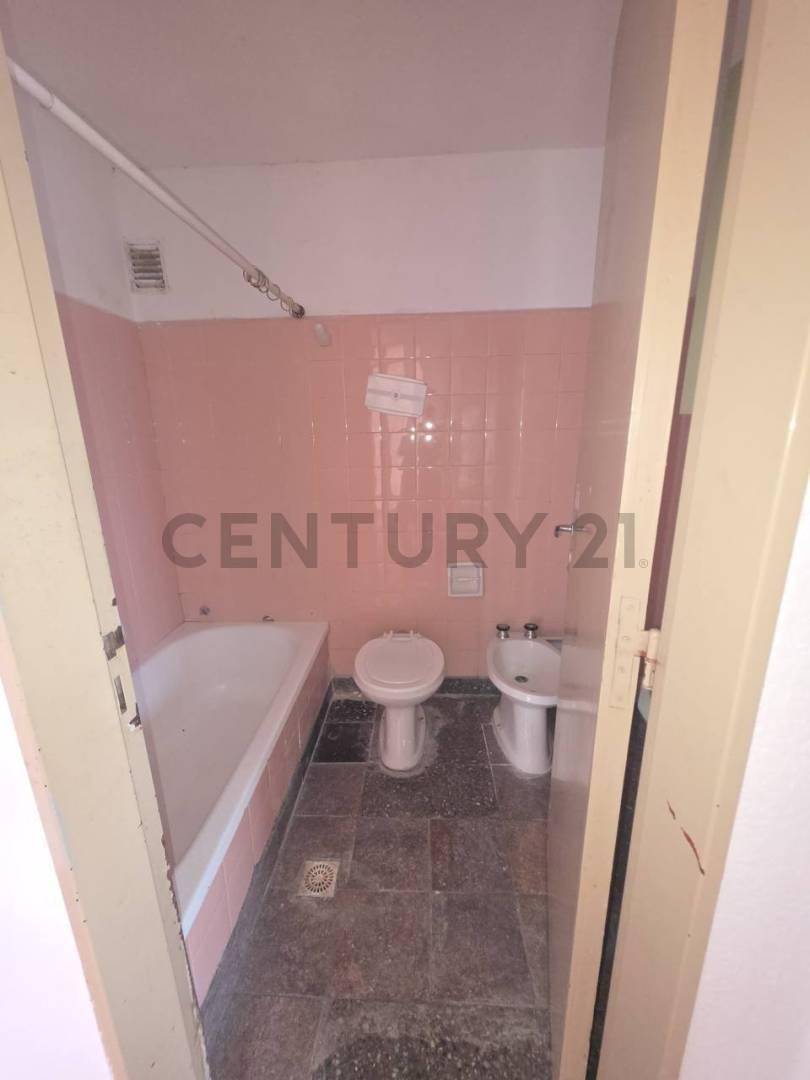 Foto de Departamento en venta en La Plata 2 dormitorios al frente, imagen 4