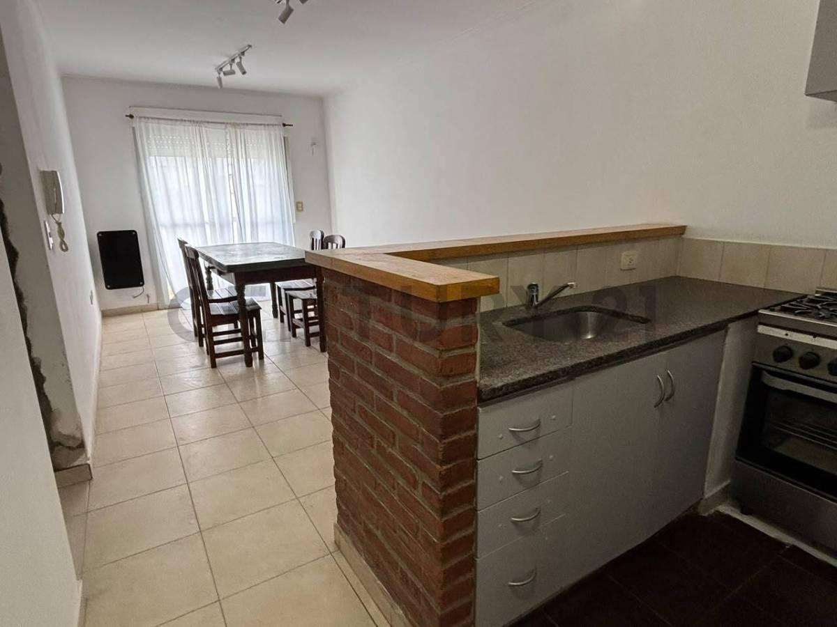 Foto de Departamento en alquiler en La Plata, un dormitorio con balcón, imagen 1