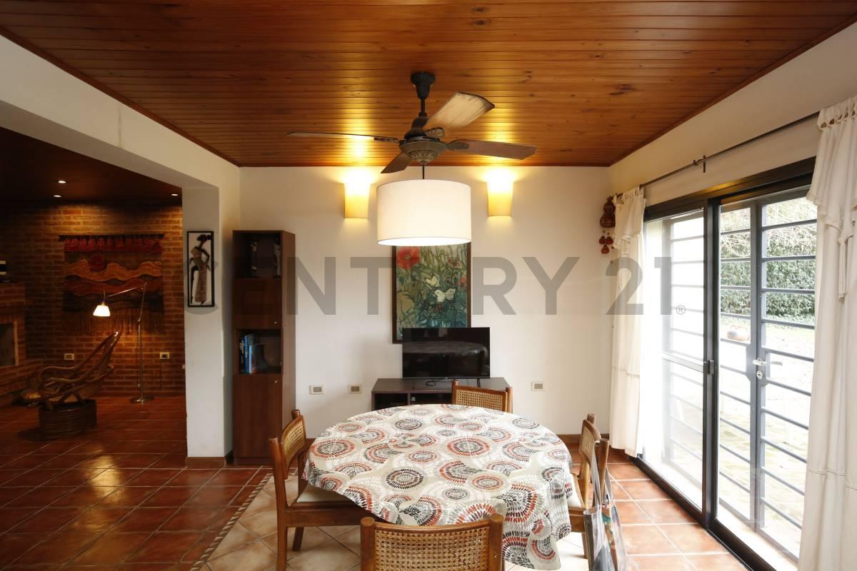 Foto de Casa en venta en Villa Elisa de 3 dormitorios con piscina y quincho, imagen 3