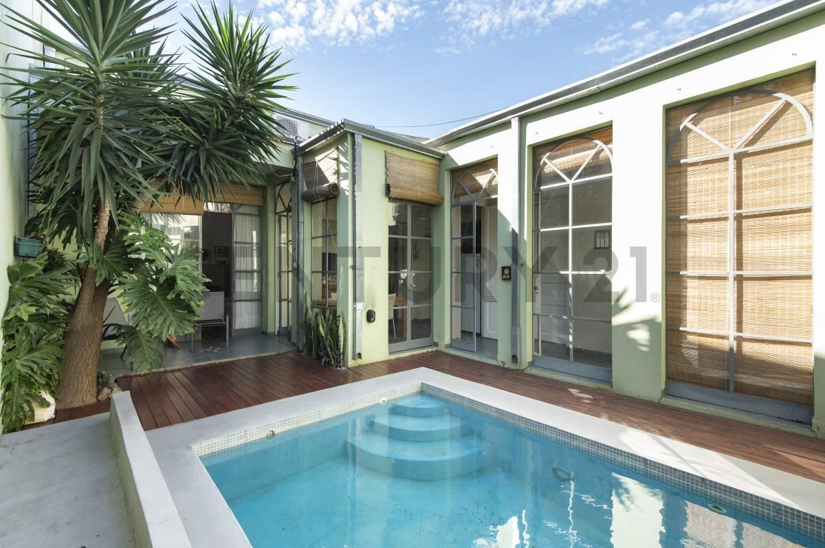Foto de Casa En Venta en La Plata con pileta y terraza, imagen 3