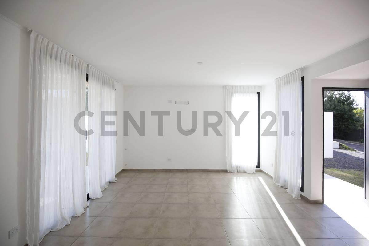 Foto de CASA EN VENTA DE DOS DORMITORIOS EN GORINA, imagen 2