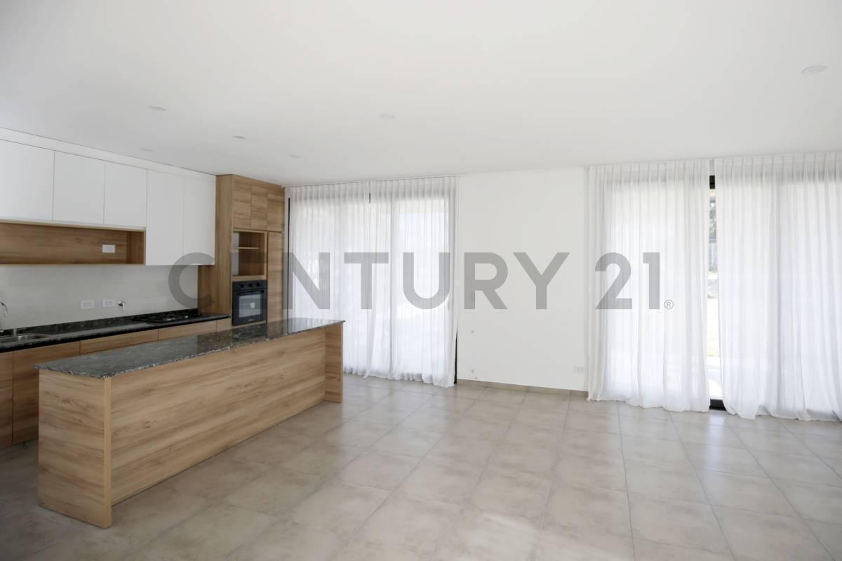 Foto de CASA EN VENTA DE DOS DORMITORIOS EN GORINA, imagen 3