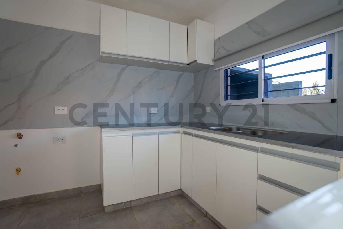 Foto de DÚPLEX A ESTRENAR EN VENTA 2 DORMITORIOS PATIO - LA PLATA, imagen 4