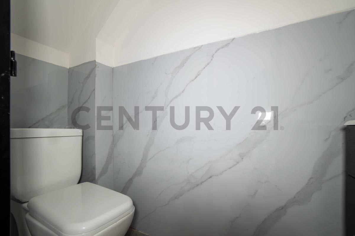 Foto de DÚPLEX A ESTRENAR EN VENTA 2 DORMITORIOS PATIO - LA PLATA, imagen 2