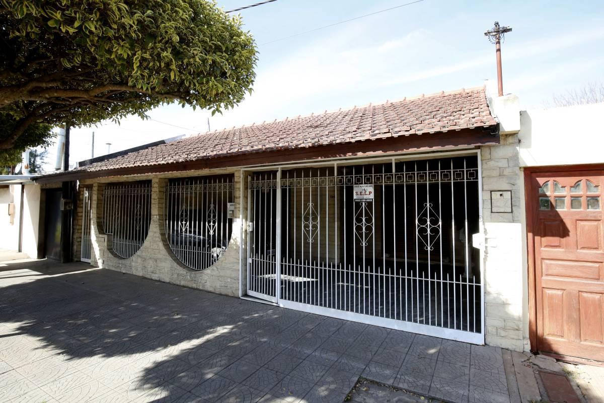 Foto de CASA EN VENTA EN LA PLATA LOS HORNOS, imagen 2