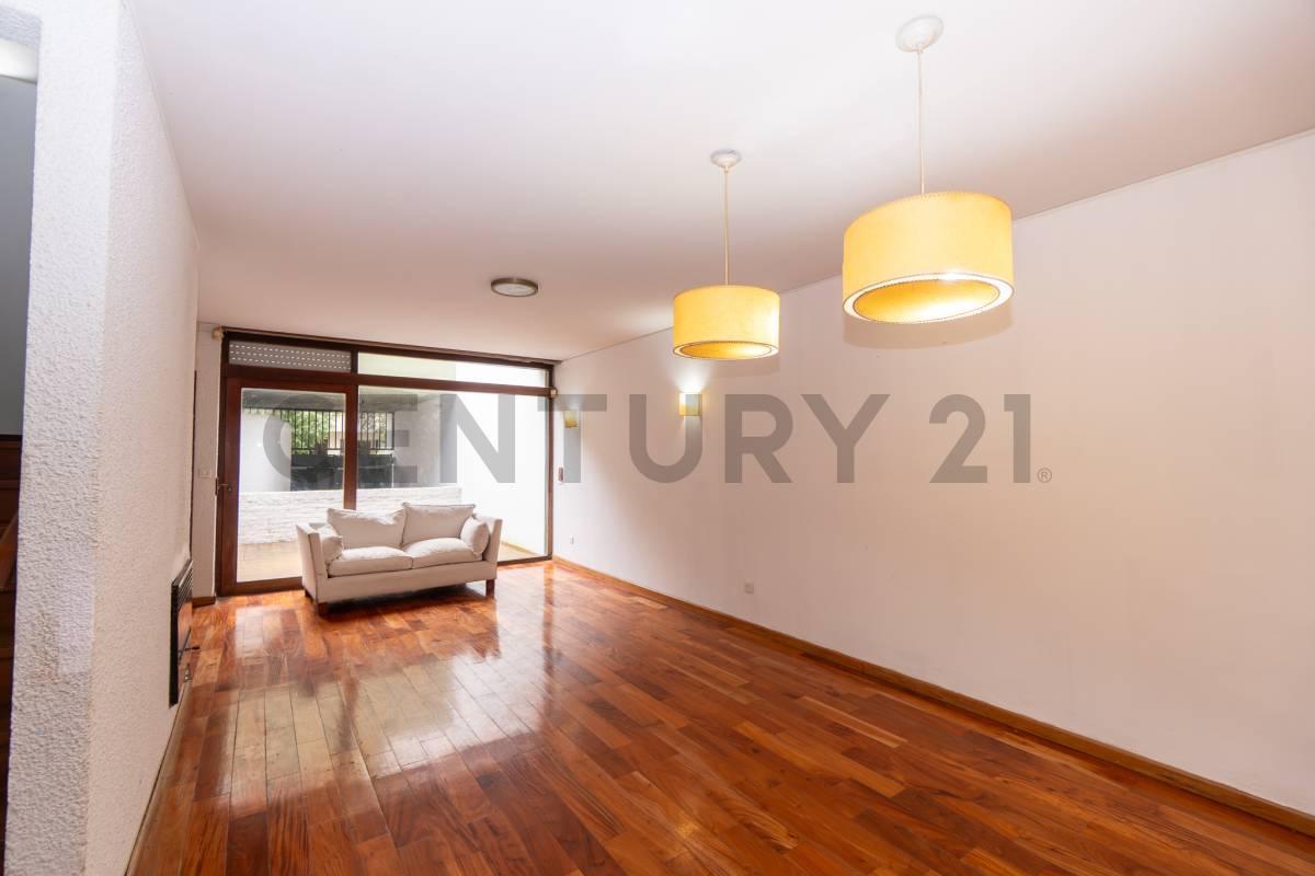 Foto de Casa en venta en La Plata de 4 dormitorios, imagen 2