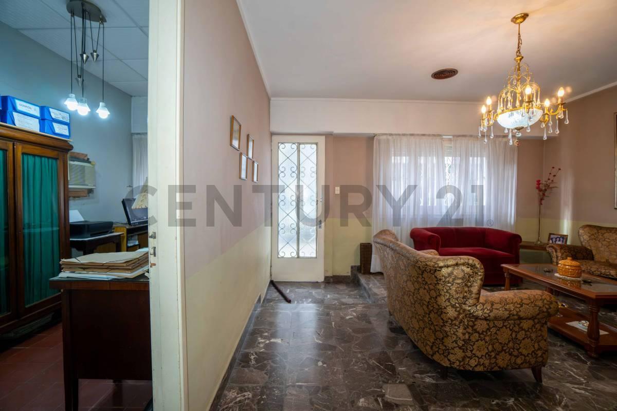 Foto de Casa en venta en La Plata de 3 dormitorios sobre lote de 300 m² con, imagen 3