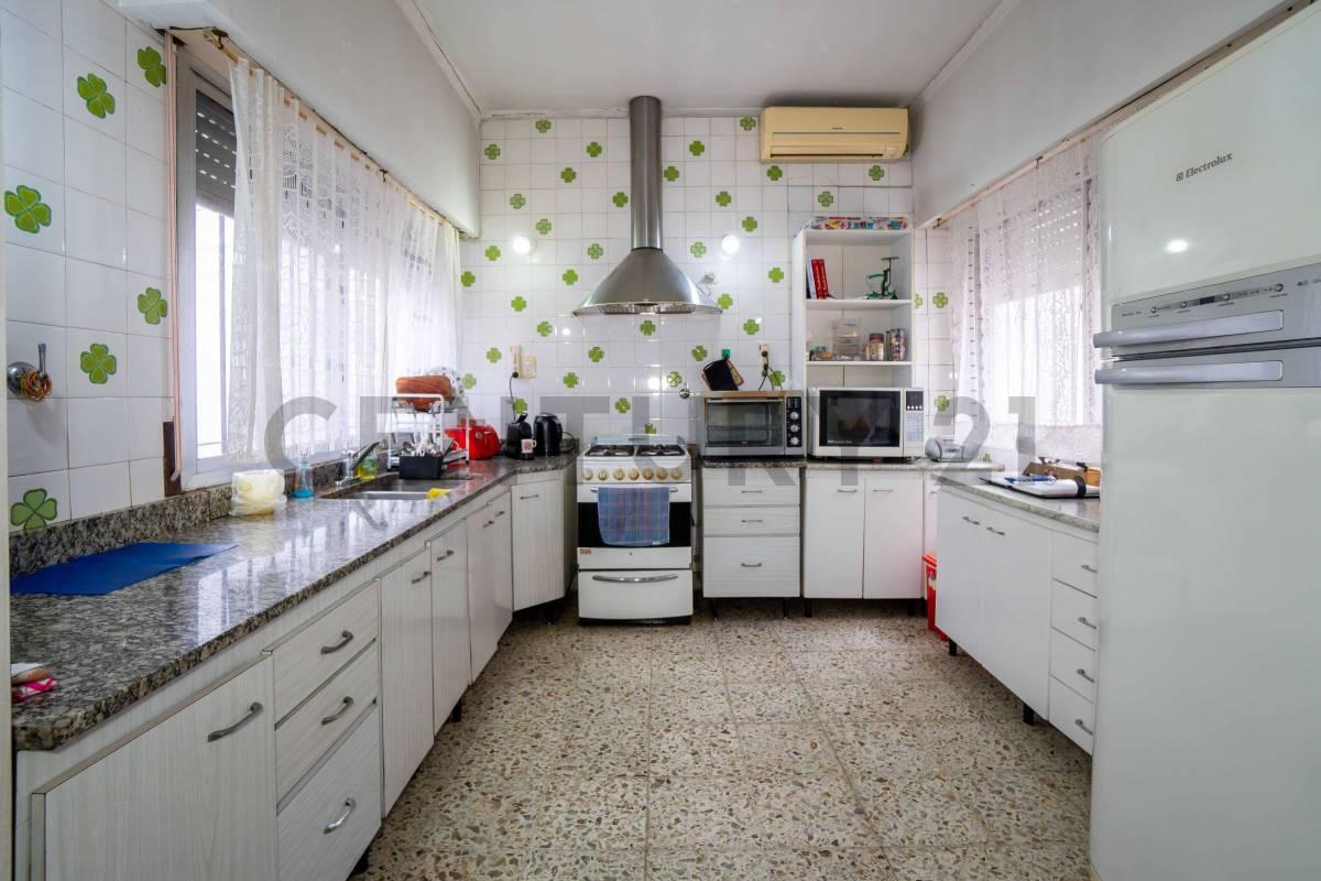 Foto de Casa en venta en La Plata de 3 dormitorios sobre lote de 300 m² con, imagen 5