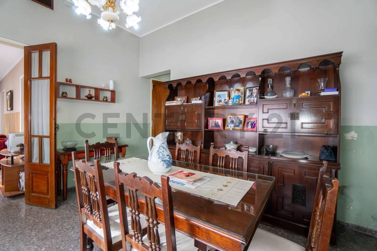 Foto de Casa en venta en La Plata de 3 dormitorios sobre lote de 300 m² con, imagen 4