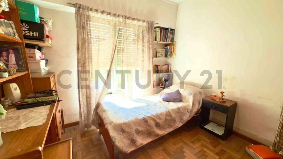 Foto de Casa dos dormitorios con cochera y quincho en venta - Villa Elvira, imagen 5