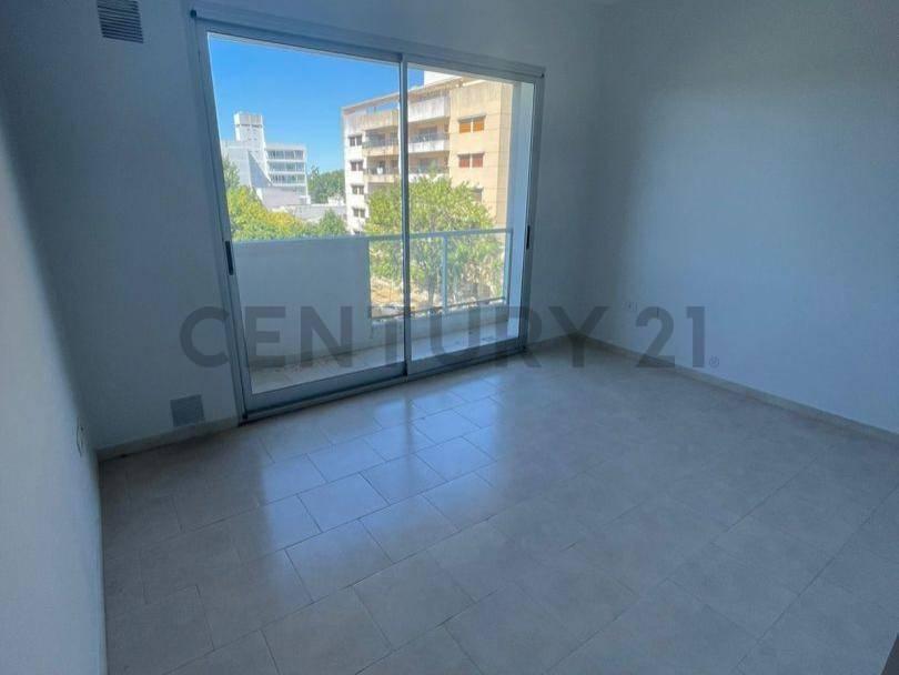 Foto de Departamento 65 entre 7 y 8, 1 Dormitorio al Frente La Plata, imagen 3