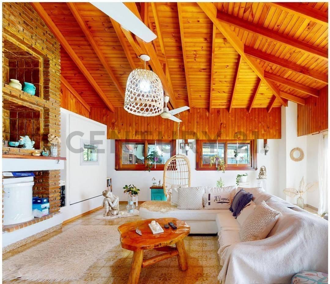 Foto de Casa de 3 Dormitorios en Venta en Punta Lara sobre Av. Almirante Brown, imagen 1