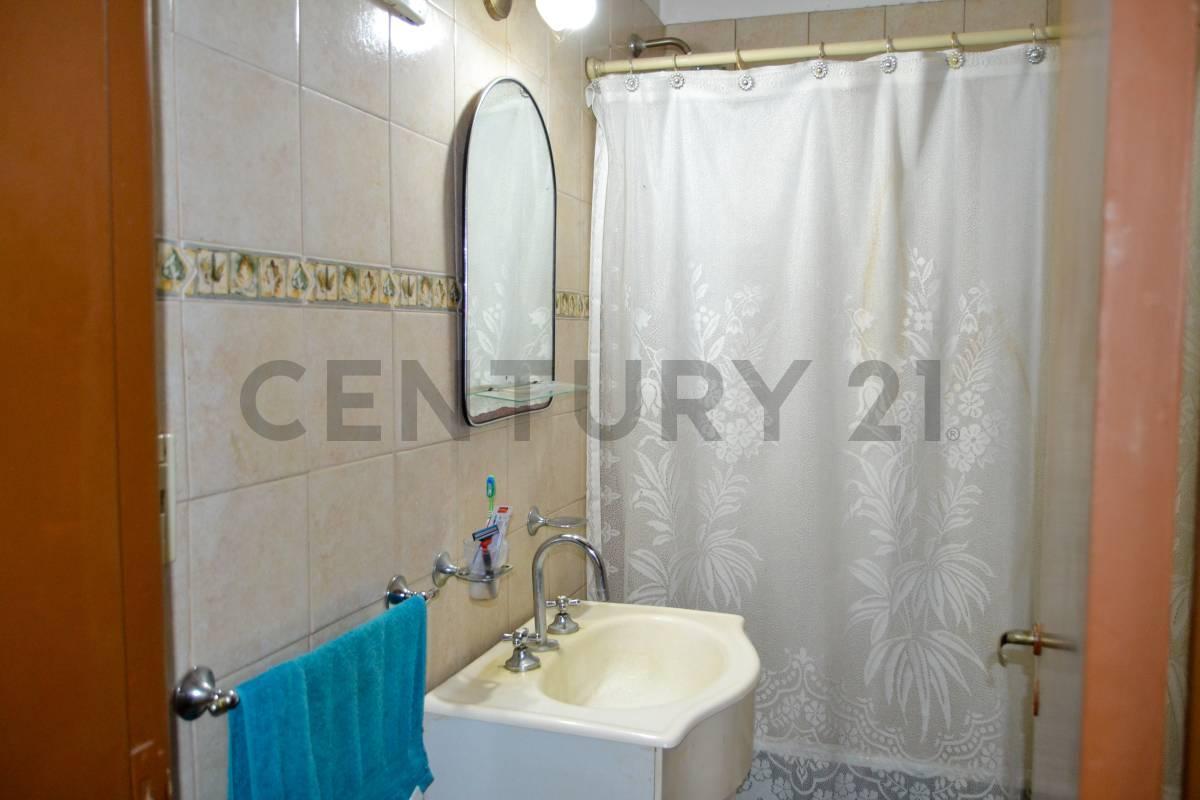 Foto de Calle 144 e/ 54 y 55 | Casa de 3 Dormitorios con Cochera | venta | Los, imagen 2