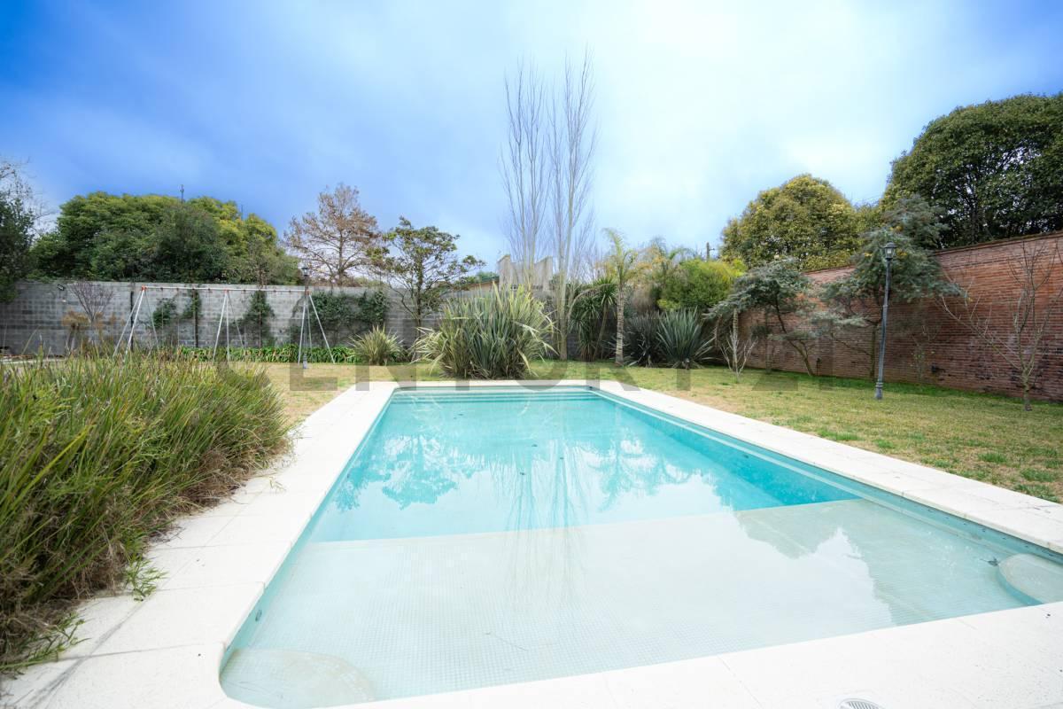Foto de 503 entre 18 y 18 bis CASA DE 5 DORMITORIOS CATEGORIA EN VENTA GONNET, imagen 2