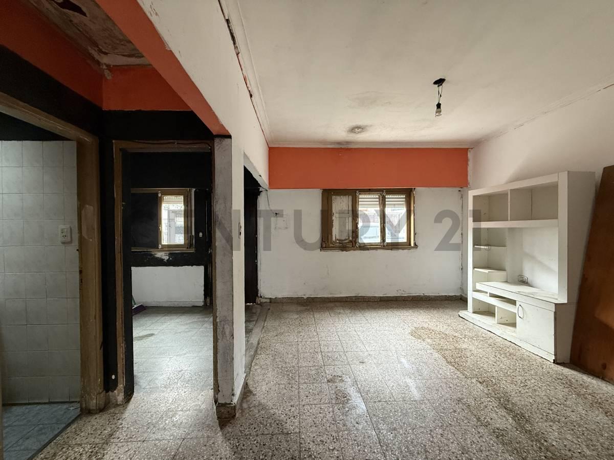 Foto de Calle 49 e/ 19 y 20 PH a refaccionar al frente - 74 mts totales- Ideal, imagen 3