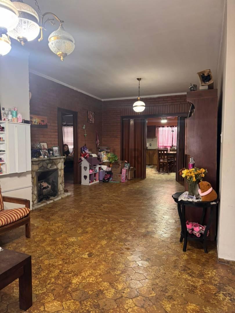 Foto de 33 entre 9 y 10 Taller Mecanico + Local + Departamentos en venta La, imagen 2