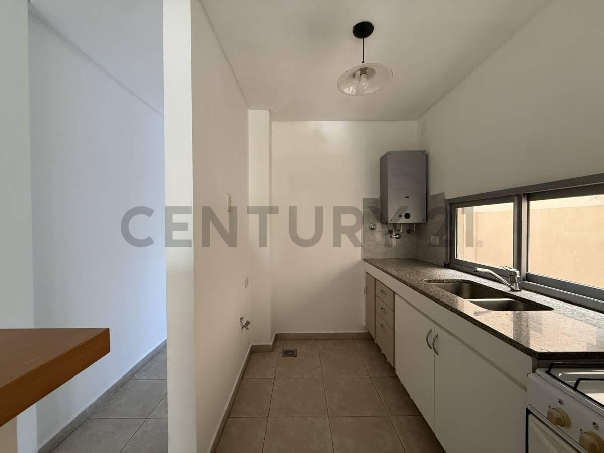 Foto de 58 e/ 20 y 21 | Departamento 1 dormitorio con cochera, imagen 4