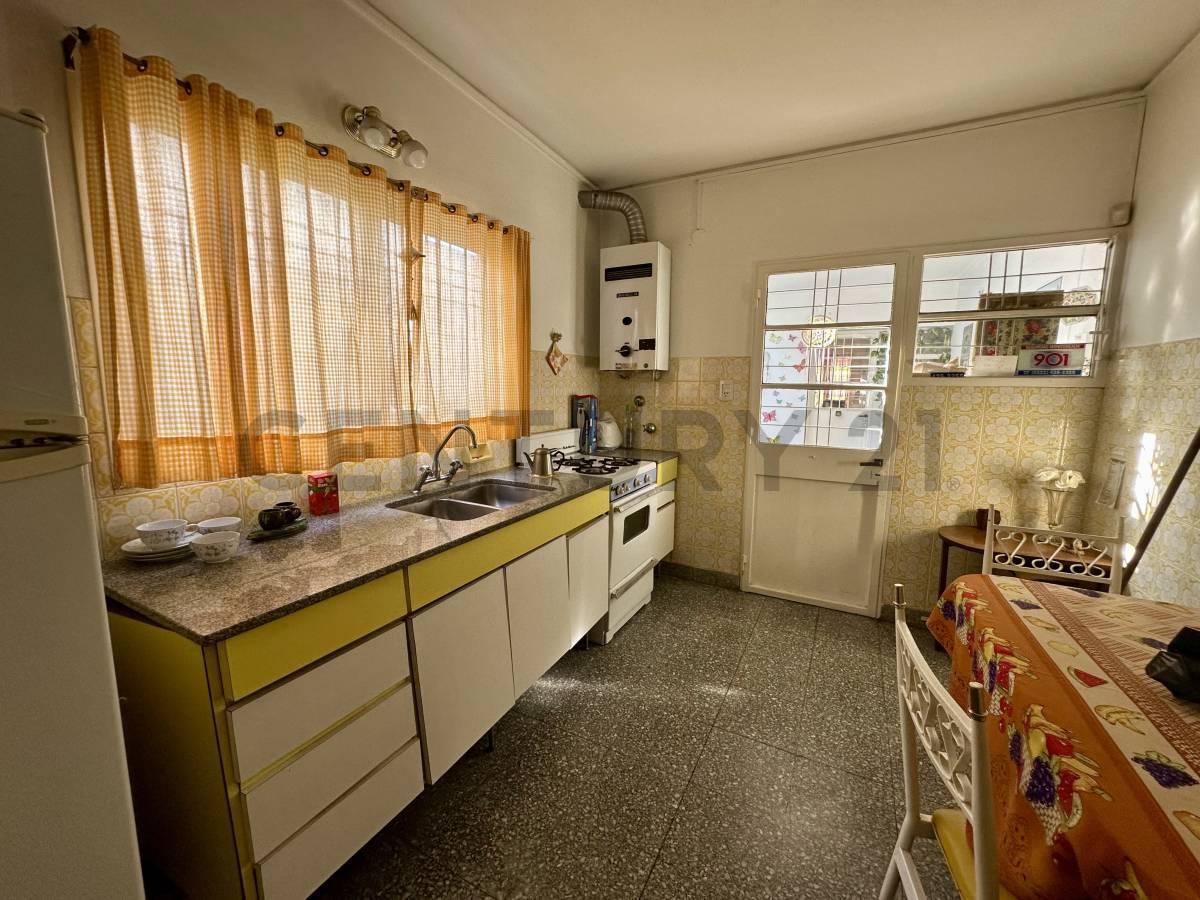 Foto de Casa con lote de 8x60. Piscina, quincho y cochera para 2 - 67 entre 117, imagen 3