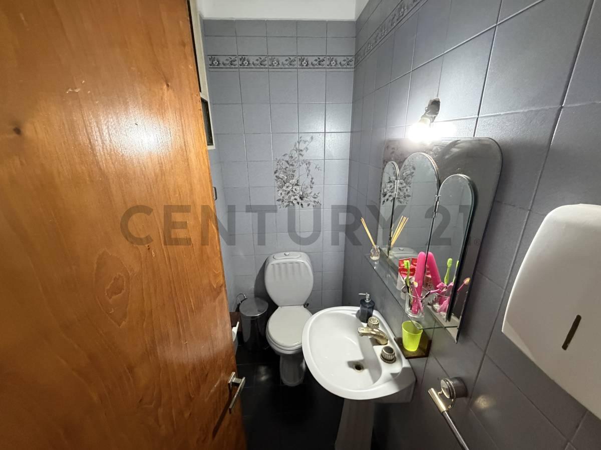 Foto de Calle 56 e/ 1 y 2 - CASA 4 DORMITORIOS EN VENTA LA PLATA| 600M2 LOTE|, imagen 4
