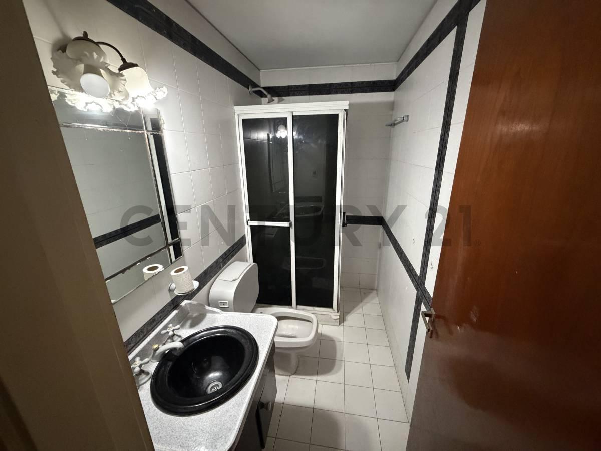 Foto de Calle 56 e/ 1 y 2 - CASA 4 DORMITORIOS EN VENTA LA PLATA| 600M2 LOTE|, imagen 1