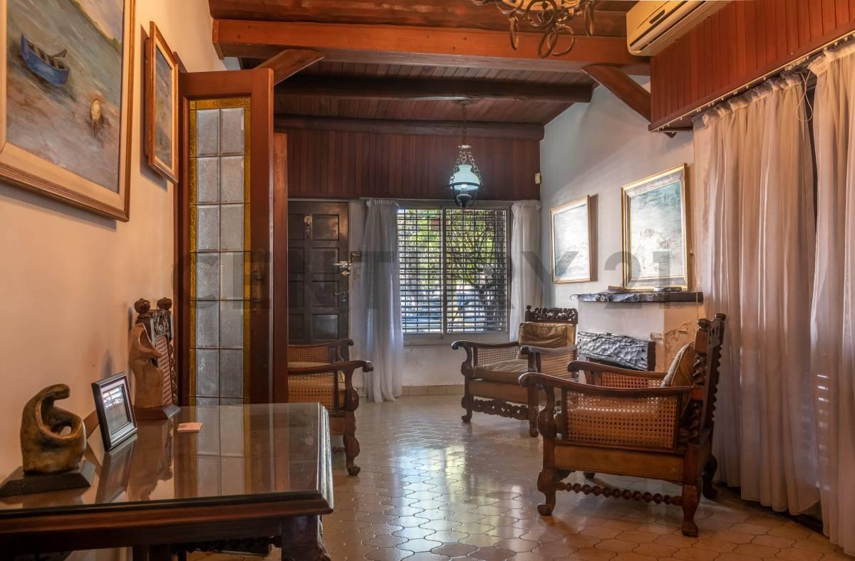 Foto de Calle 23 y 56 - Casa en VENTA Zona "Parque San Martín" - La Plata, imagen 1