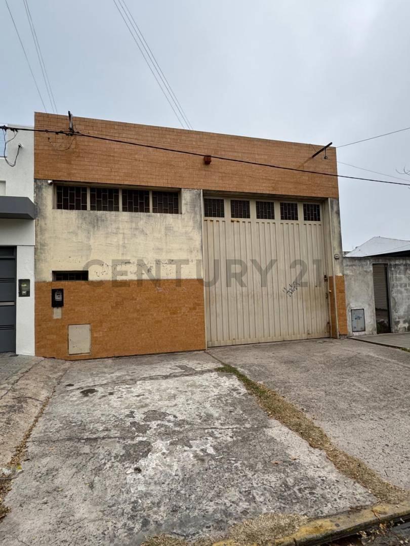 Foto de Galpón con terreno en venta sobre avenida 25 en La Plata, imagen 2