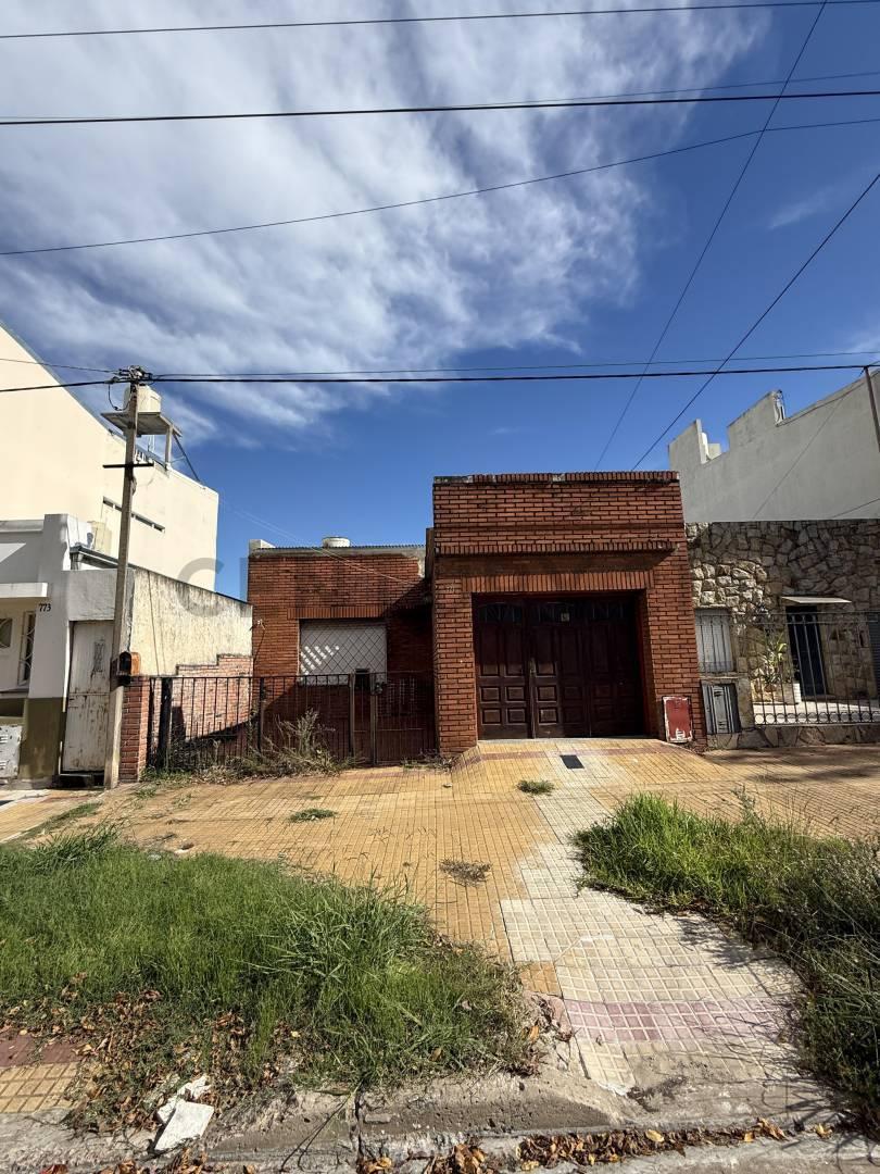 Foto de Venta Casa a Refaccionar en 24 e/ 47 y 48, imagen 1