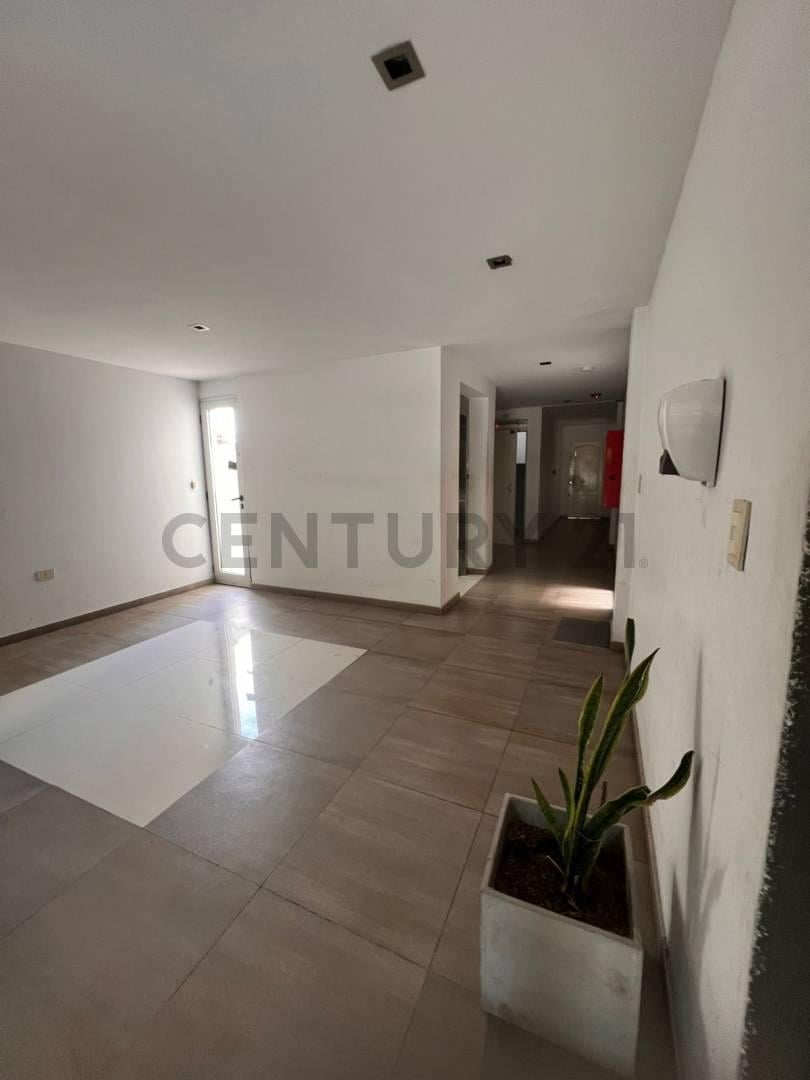 Foto de 45 entre 30 y 31 DEPARTAMENTO MONOAMBIENTE CON COCHERA EN VENTA LA PLATA, imagen 2